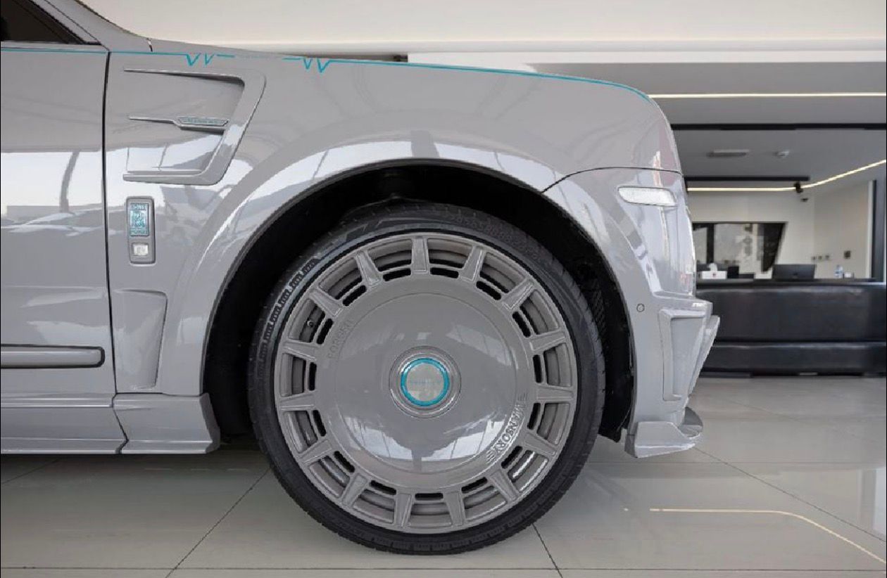 Mansory Rolls-Royce Cullinan 2023 gallery image 1