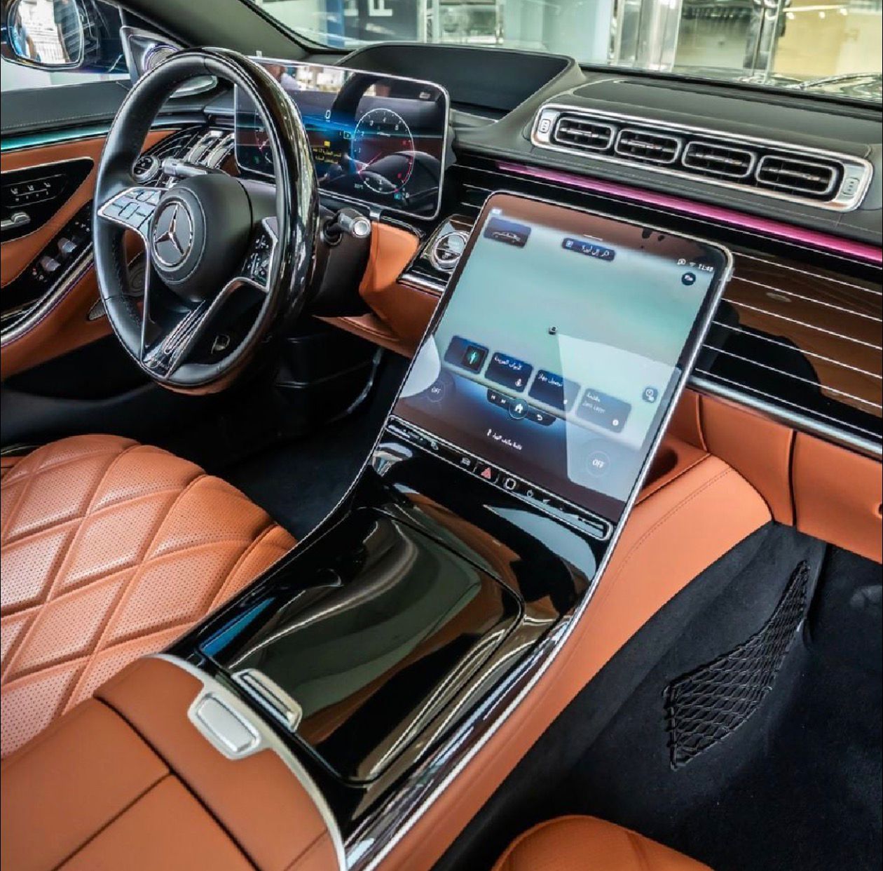 Mercedes-Benz S680 Maybach gallery image 2