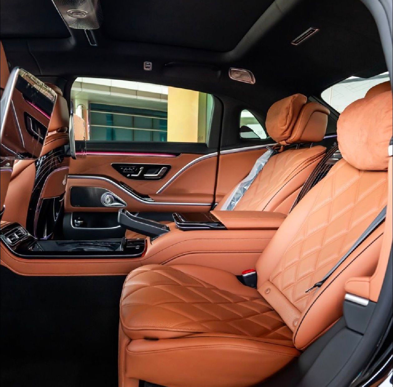 Mercedes-Benz S680 Maybach gallery image 3