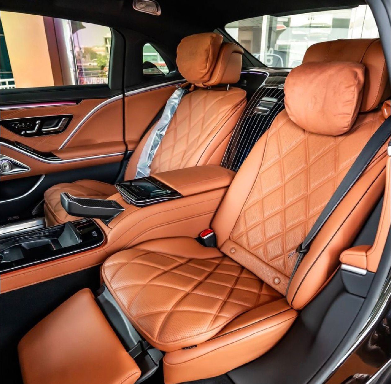 Mercedes-Benz S680 Maybach gallery image 4