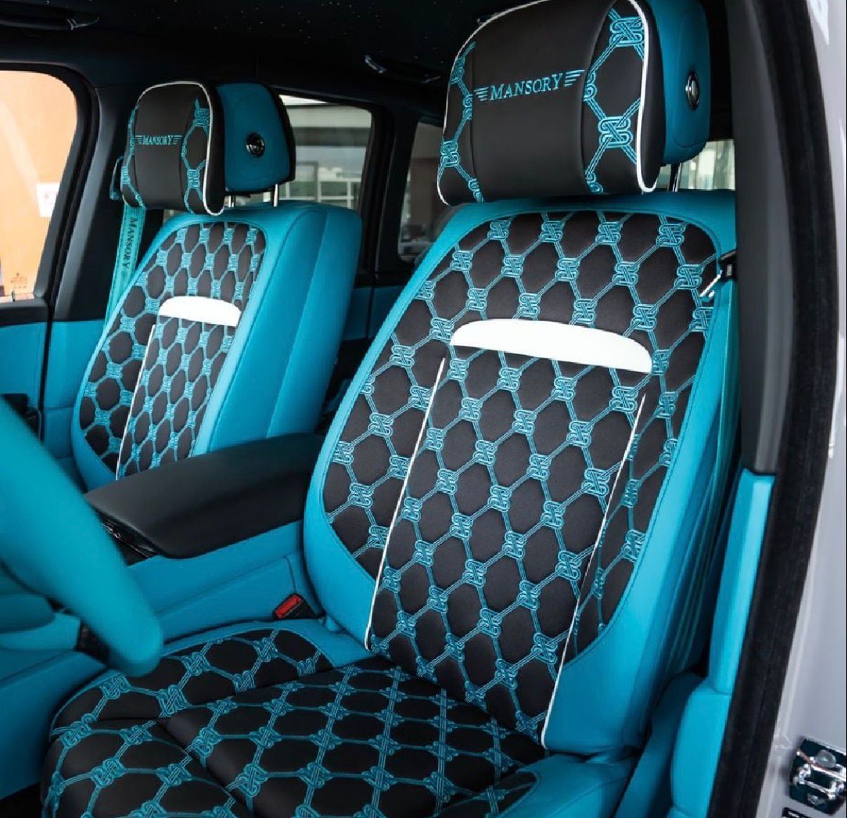ROLLS ROYCE CULLINAN MANSORY BRAND NEW gallery image 2